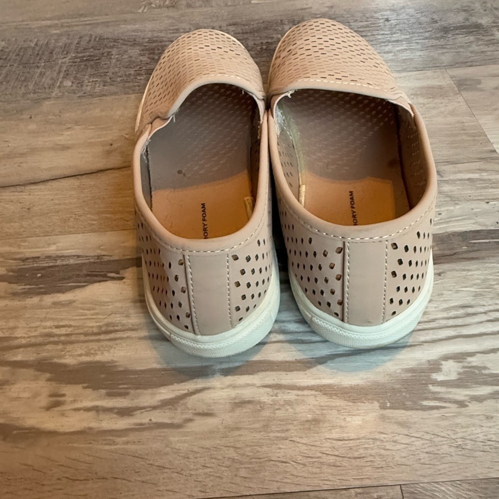 Time And Tru Shoes Womens 8 Memory Foam Casual Perf Slip On Flats Sneakers Blush - Picture 2 of 6